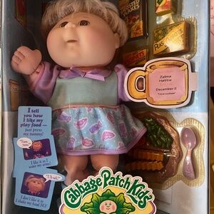 Hasbro Fun to Feed Cabbage Patch Kids Doll